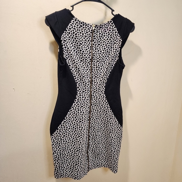 EXPRESS women's Black and White Sleevesless Minidress size 4 - Picture 9 of 10